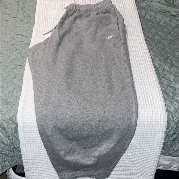 Nike mens Heather Gray Jogger sweatpants oversized fit size XL - Picture 3 of 3